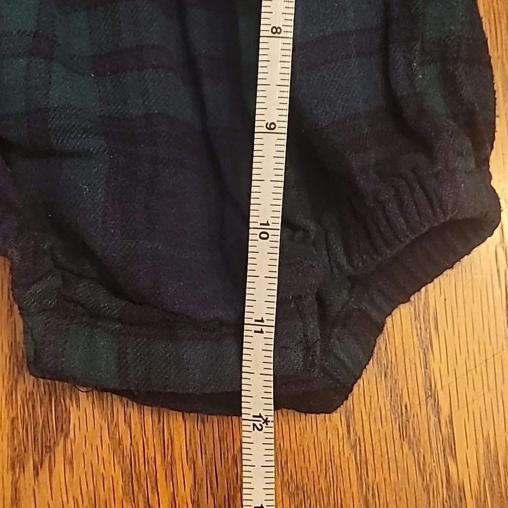 Old Navy baby girls flannel holiday onsie shoulder ruffles green and black LOT G